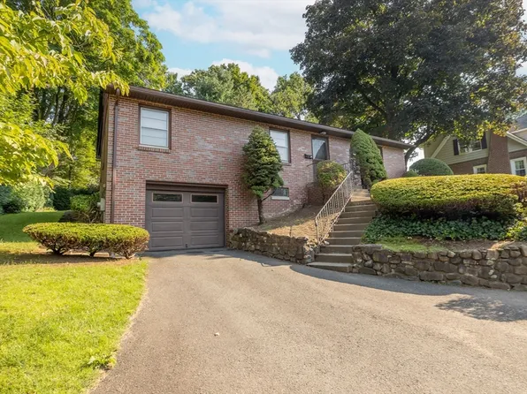 18 Brooks Pl, West Springfield, MA 01089