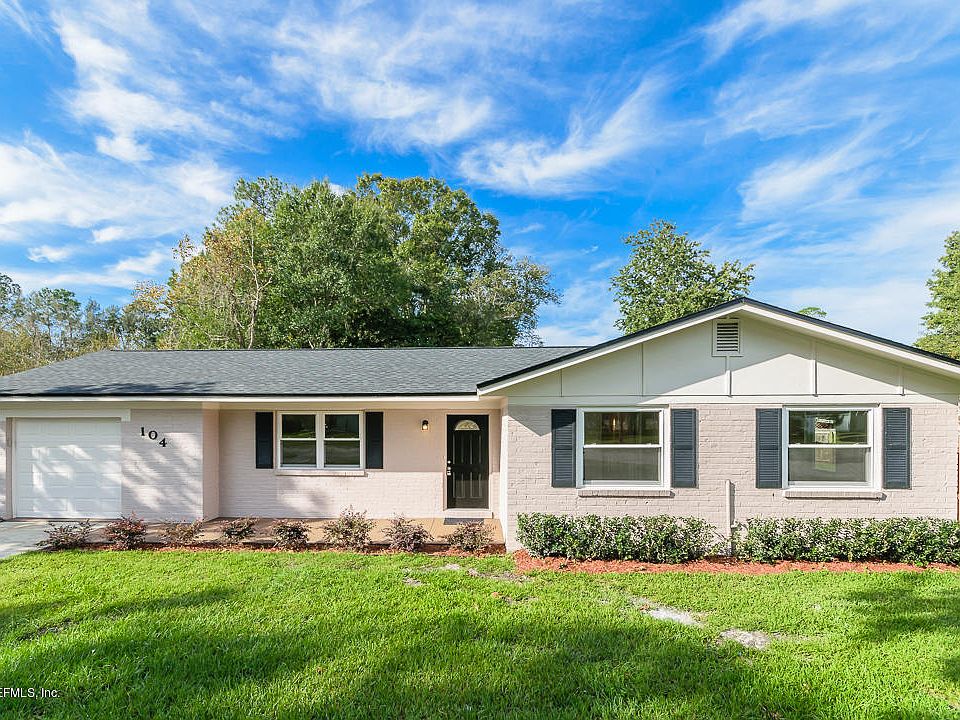 1st image of 104 Oakwood Ct