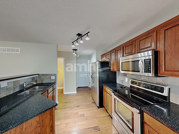 3rd image of 9815 NE 98th Ter