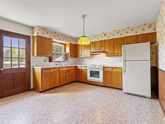 3rd image of 2112 Jasmine Dr