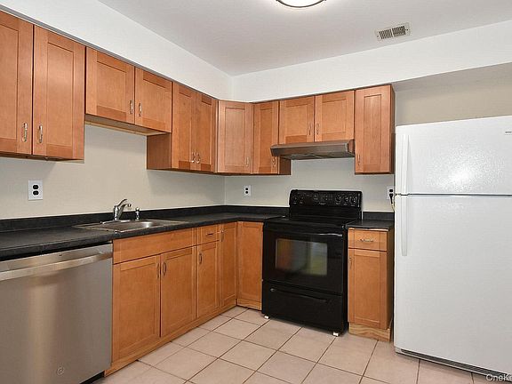 5th image of 211 Springmeadow Drive #J