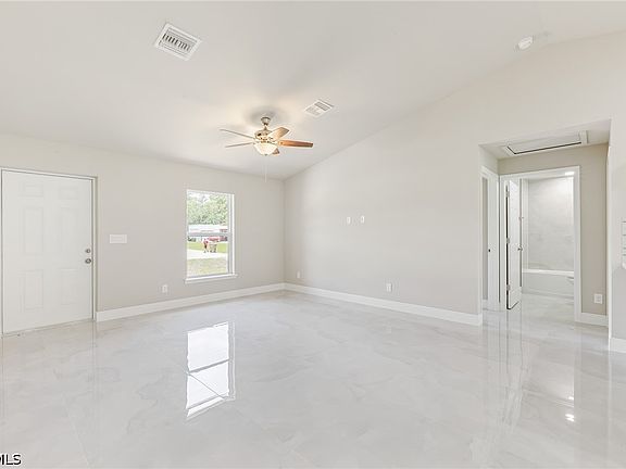 4th image of 134 Greenbriar Blvd