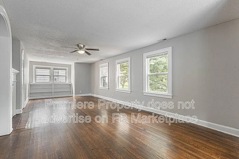 3 bed, 2.0 bath, 1400 sqft, $1,250 — Photo 2