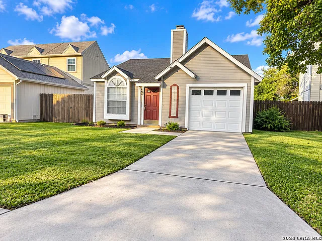 2 bed, 1.0 bath, 687 sqft, $995 — Photo 1