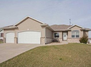 1102 Koudsi Blvd NW, Cedar Rapids, IA 52405