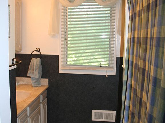 upstairs full bath
