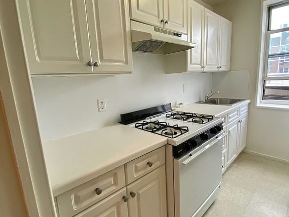 4th image of 4 Barker Ave #4H