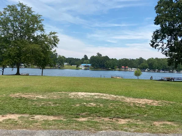 1715 Waters Edge Dr, Summerton, SC 29148