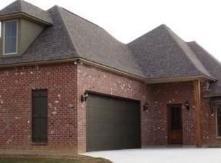 6596 Lakeridge Dr, Zachary, LA 70791