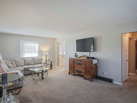 5th image of 2325 Glenheath Dr