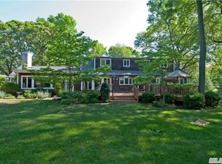 24 Melody Ln, Huntington, NY 11743