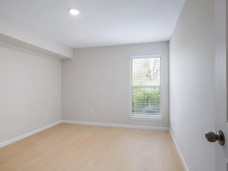 Oak Forest Apartments — Photo 14