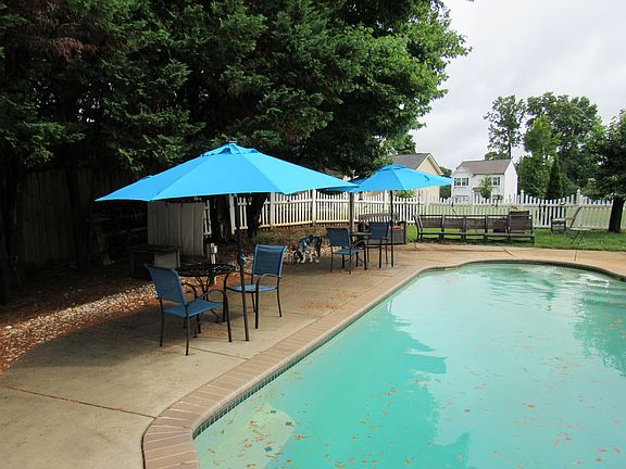 2nd image of 1511 Crowders Woods Dr