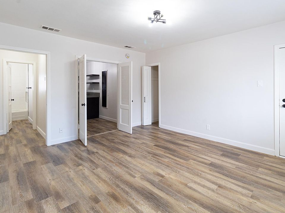 1st image of 154 W Hillcrest Blvd