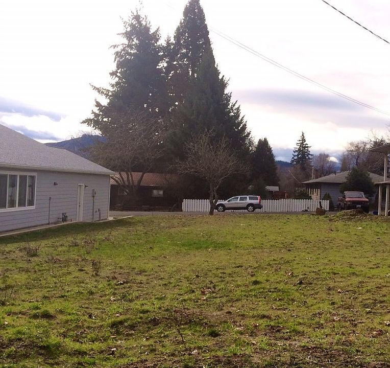 2nd image of 428 NW Cherry St