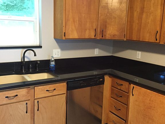 5th image of 402 Quince St NE