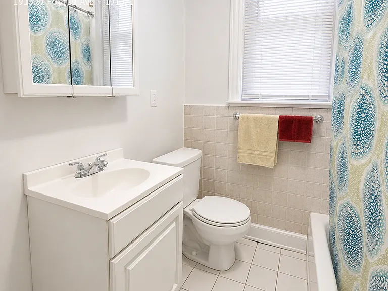 1913 W Foster Ave #1 — Photo 5