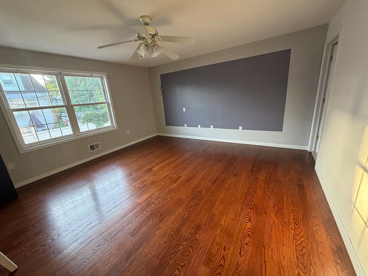 1 bed, 3670 sqft, $1,350 — Photo 2