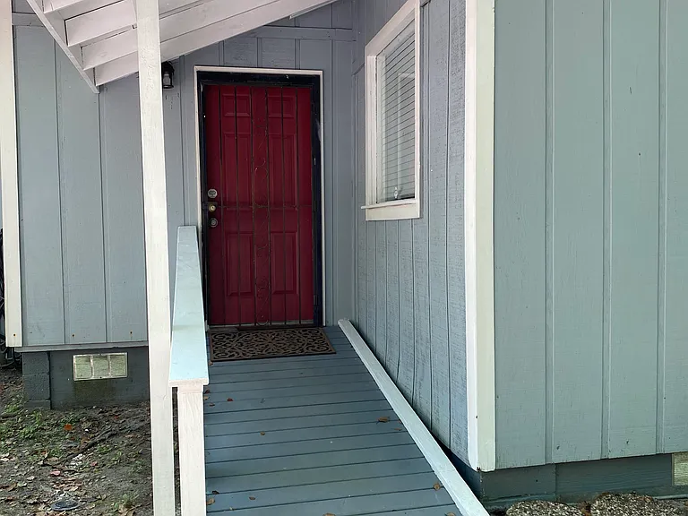 Ramp for easy entrance
