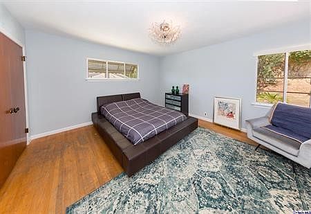 3rd image of 107 E Kenneth Rd