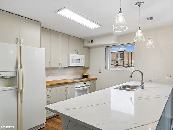 3rd image of 1925 Lake Ave Unit 219