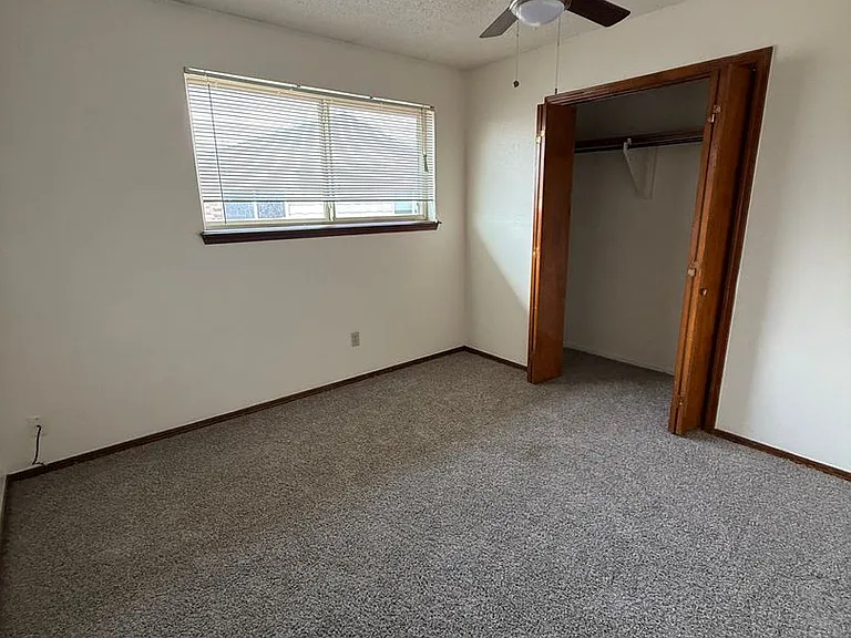 Fox Valley Apartments — Photo 41