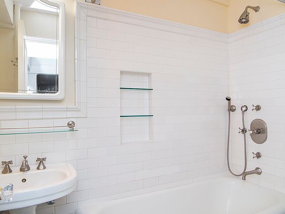 5th image of 110 E 87th St APT 9E