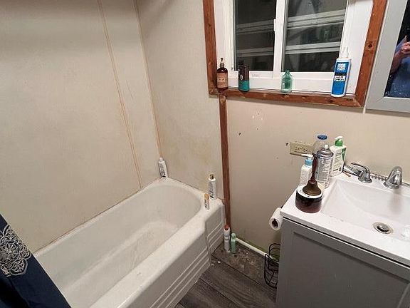5th image of 915 Fulton St