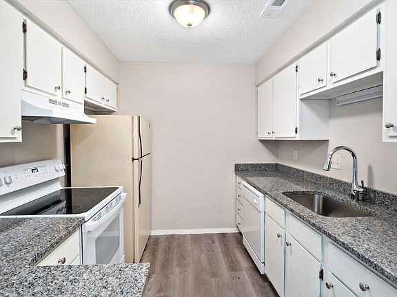 3rd image of 1609 Willow Wren Ct Unit 304