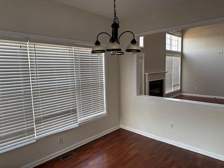 504 Thames Cir — Photo 40