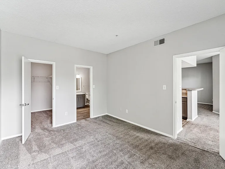 Waterford Creek Apartments — Photo 24