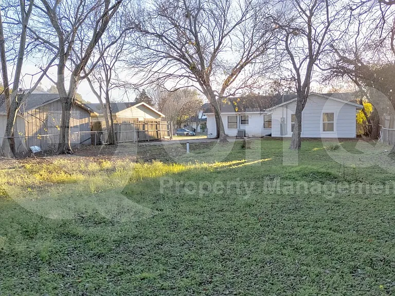 4320 Live Oak Dr — Photo 8