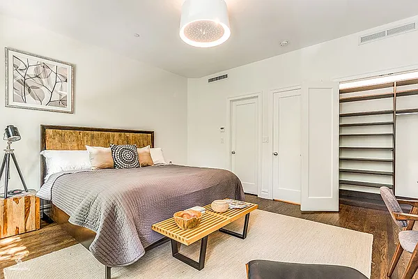 Rented by Dixon Advisory USA Inc. | media 41