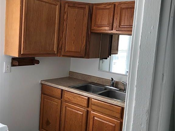 5th image of 1318 Schaeffer St