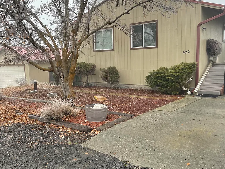 422 S Church St — Photo 4