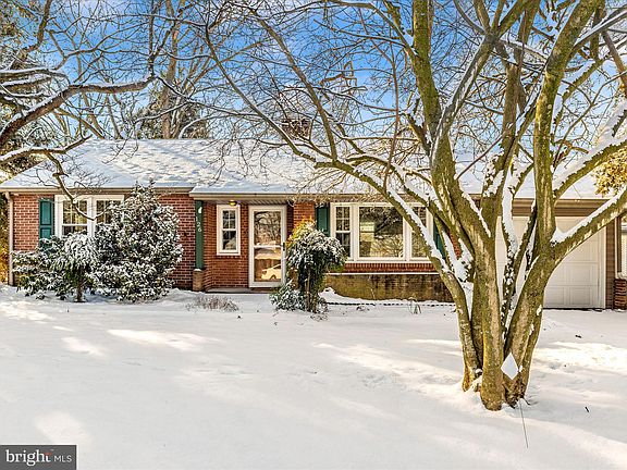 2nd image of 126 N Colonial Dr