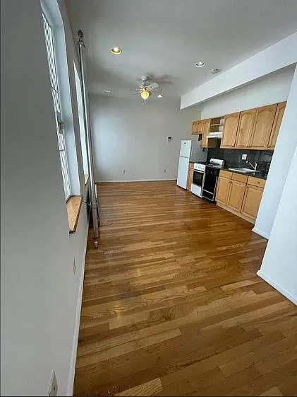 Building Photo - 113 W 106th St #2B