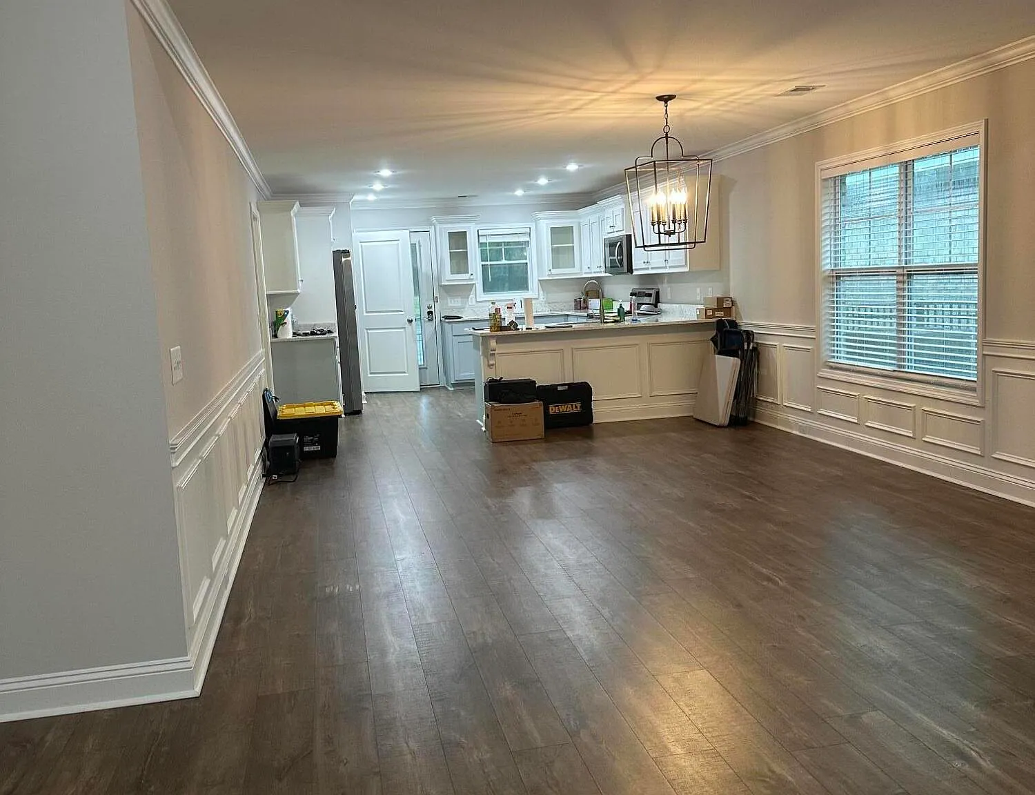 3 bed, 2.0 bath, 1919 sqft, $2,200 — Photo 3