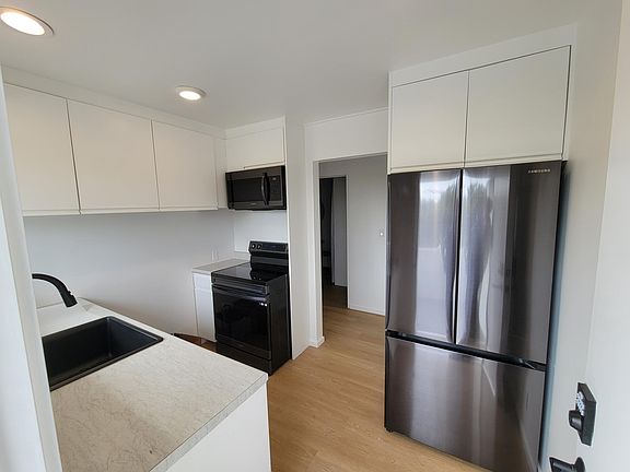 3rd image of 601 Pacific St #2