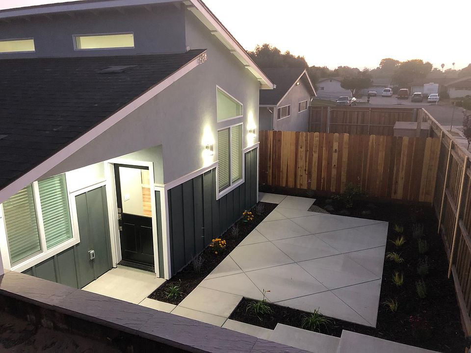 1st image of 686 Dahlia Pl