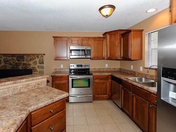 4th image of 2023 Colonial Cir