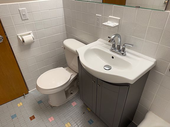 5th image of 405 10th Ave N #203