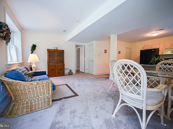 5th image of 220 Hollowbush Ln