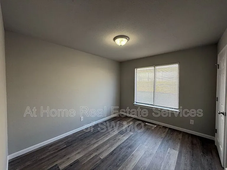 787 E Bain St — Photo 7