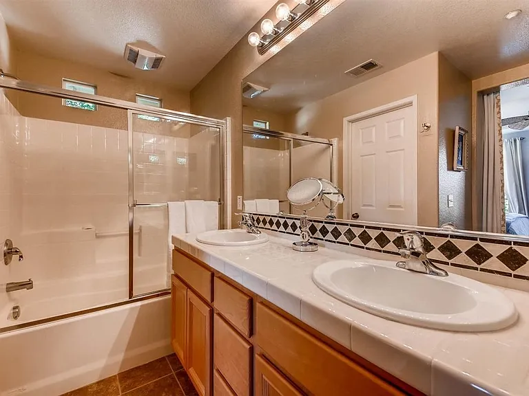 1164 Goddard St — Photo 21