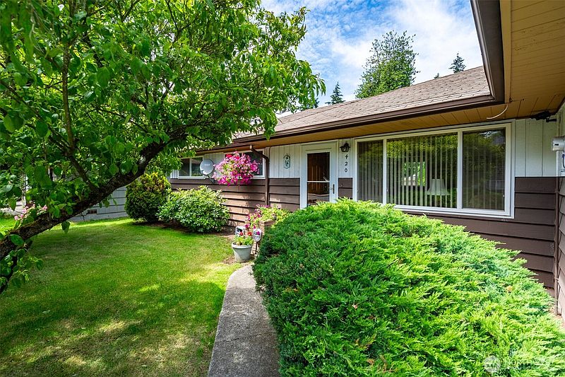 2nd image of 420 S 128th Street