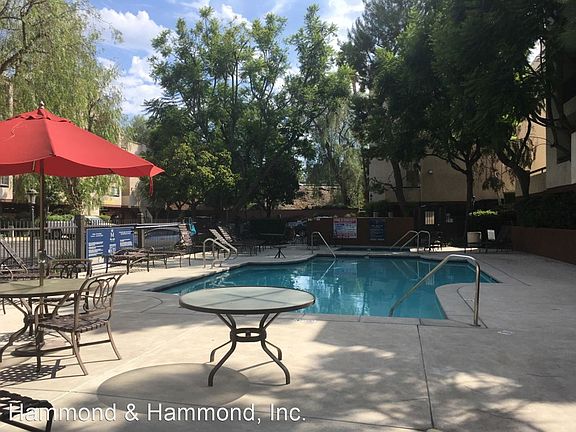 3rd image of 5550 Owensmouth Ave APT 221