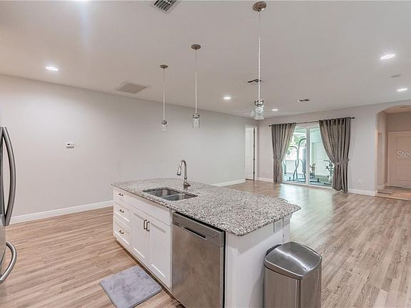 5th image of 309 Pine Shadow Ln