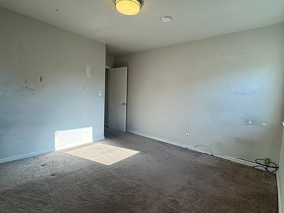 3rd image of 450 Paxton St Floor 1
