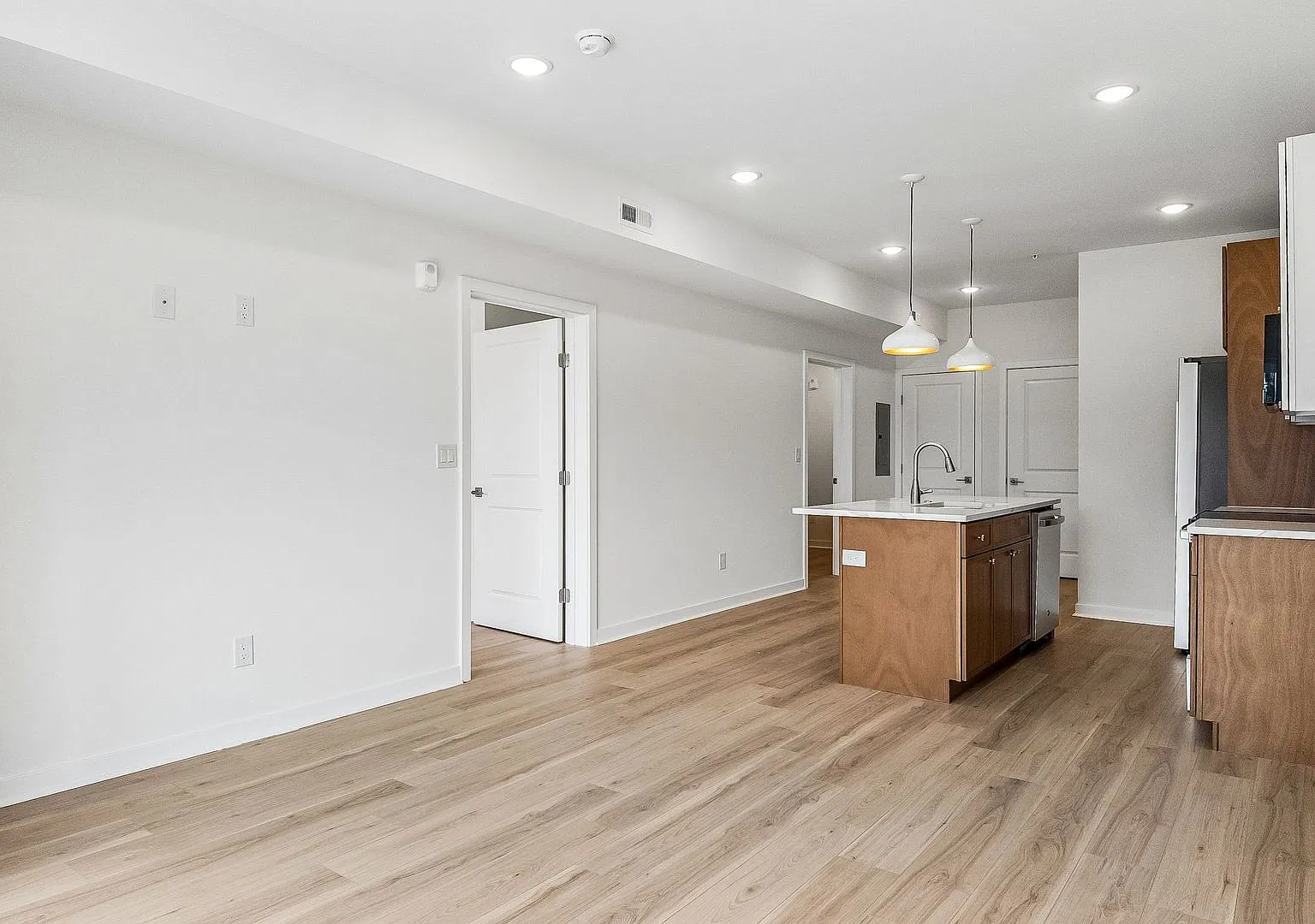 921 E Chelten Ave — Photo 4